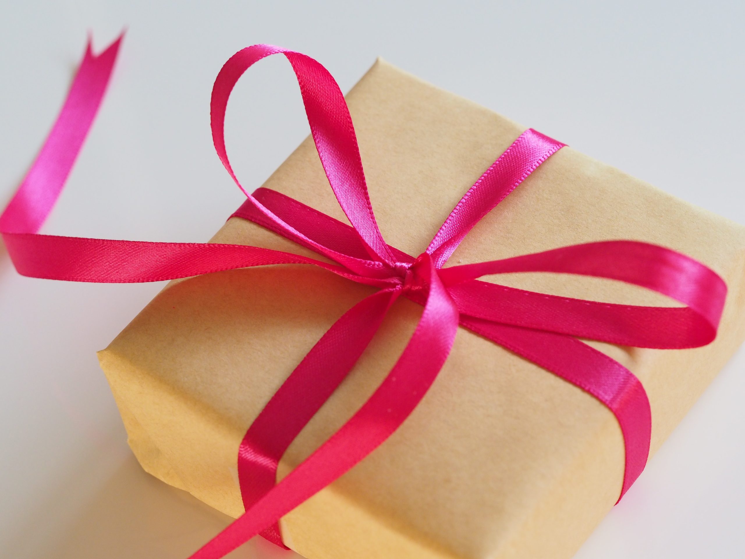 Экономика дара в XXI веке: Почему мы стали чаще делать подарки?