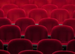 Арт-бранч «Кино, которое мы ждем: главные премьеры с кинофестивалей и премий 2023 года» с Милой Двинятиной