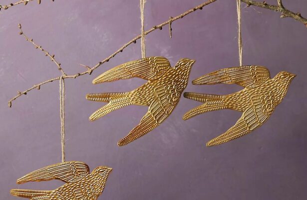 Мастер-класс «Елочные игрушки из золотой фольги и бусин»